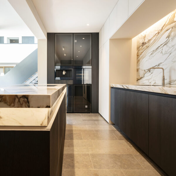 Luxe spoelbak in keuken met Quooker Fusion Square RVS Combi Cube voor kokend, gekoeld en bruisend water